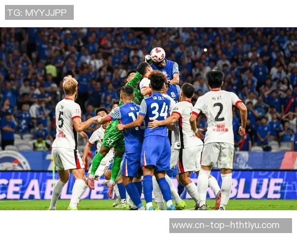 申花主帅斯卢茨基现场观战德约科维奇比赛享受偷闲时光