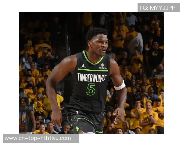 爱德华兹再度离场引发关注第三节后半段再次返回更衣室情况堪忧